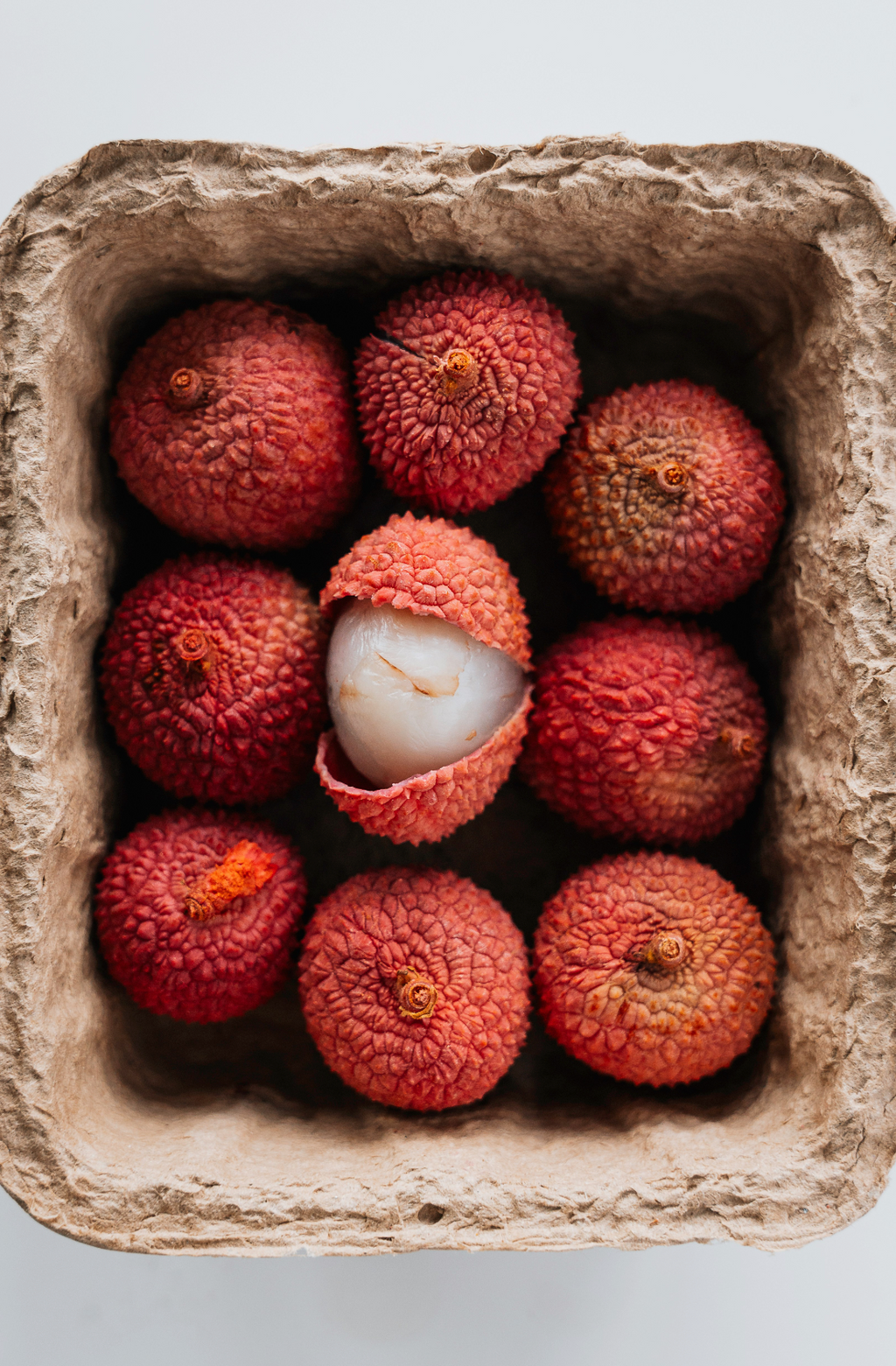 Aromatic Lychee & Currant 12 oz scented candle