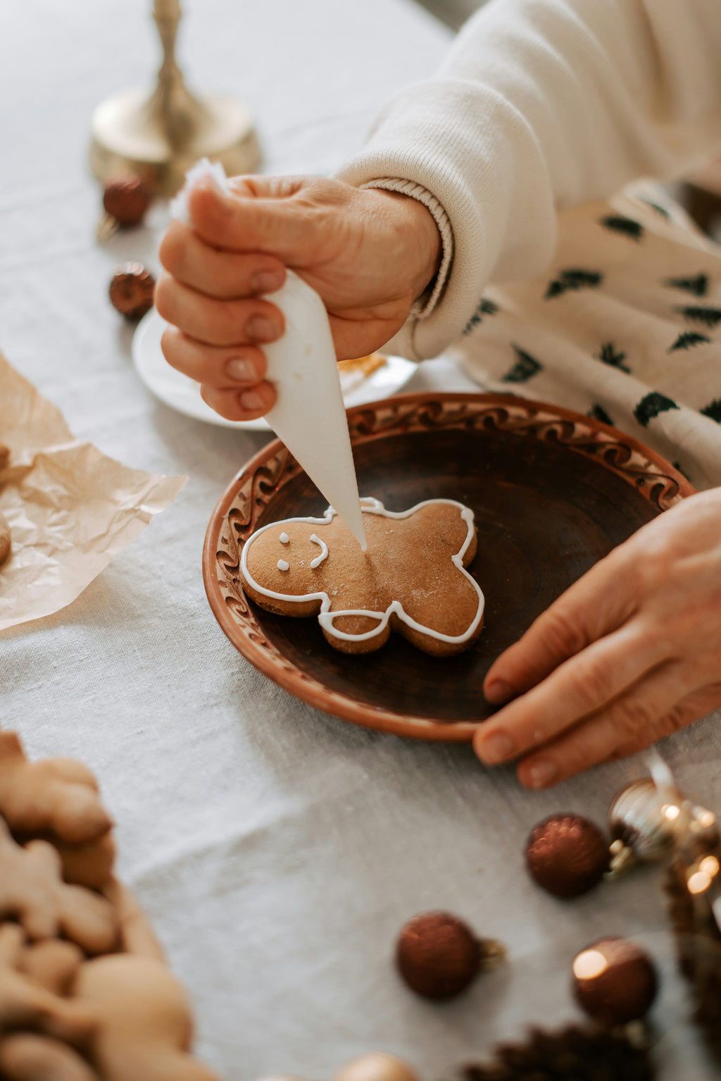 Aromatic Sand + Paws Spiced Gingerbread 12 oz scented candle