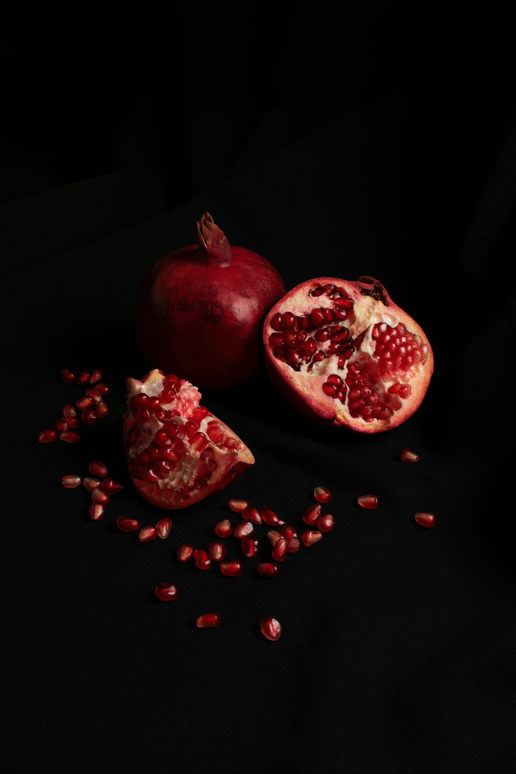 Aromatic Pomegranate Noir 10 oz scented candle